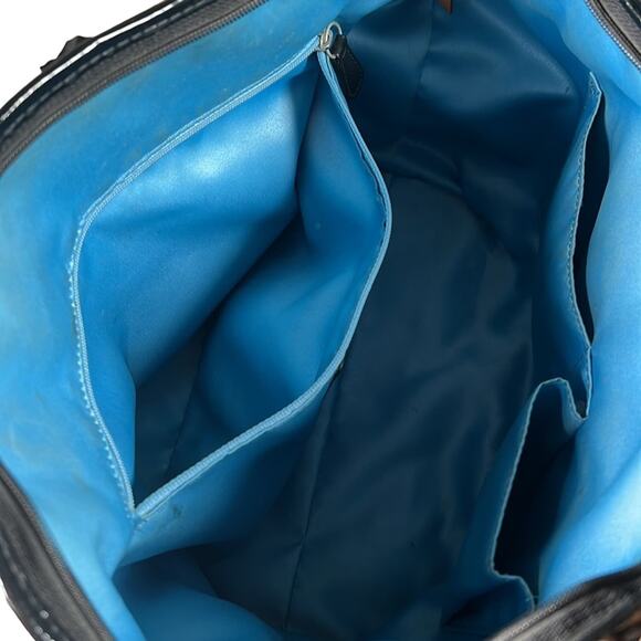 Coach Embossed C Patent Leather
Black Tote Bag Shoulder bag zip closure - Picture 4 of 9